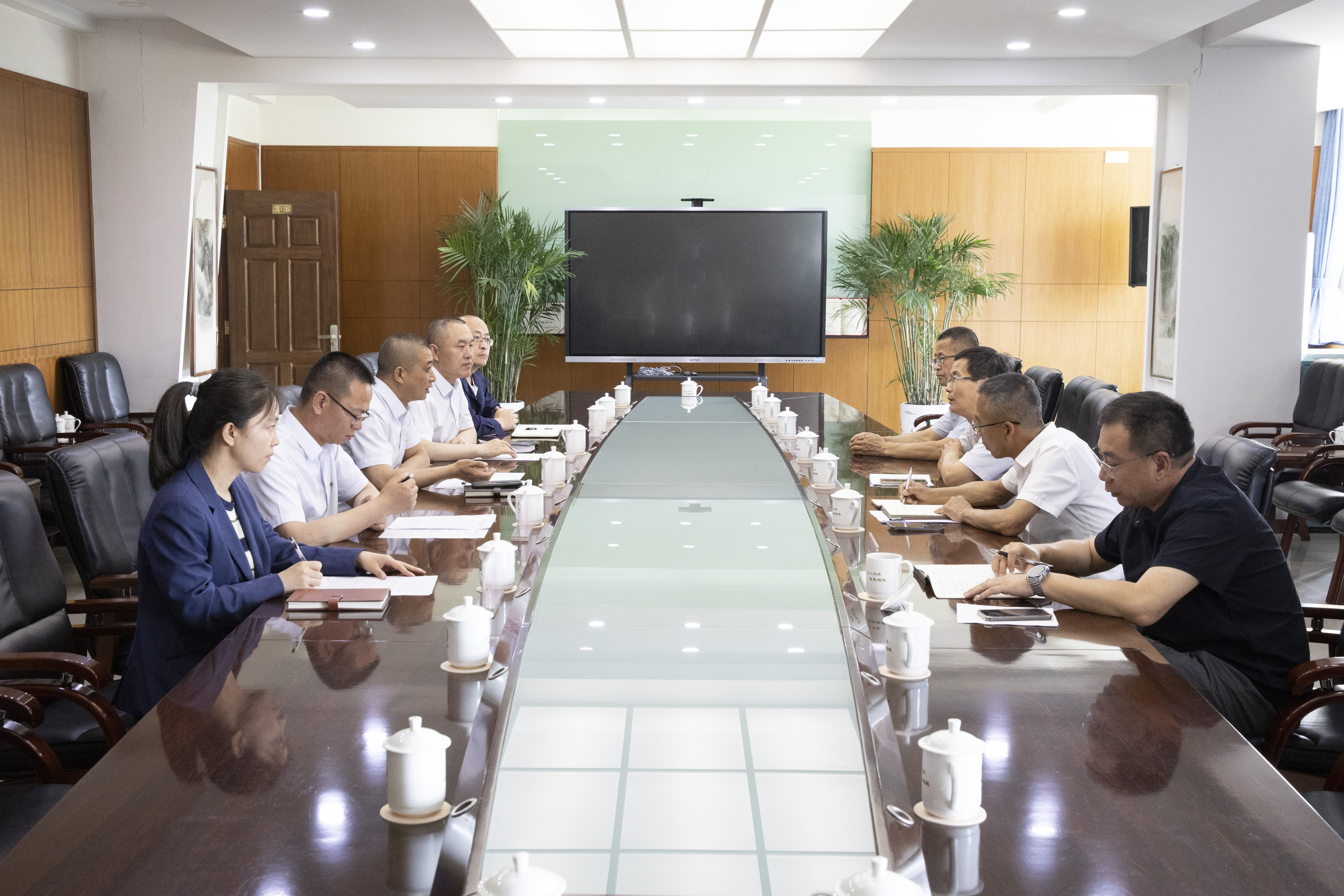 政企同心共謀發(fā)展 市工信局領導深入公司精準幫扶調研